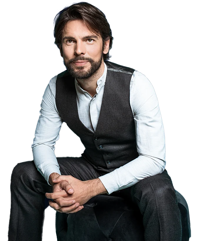 Portrait assis de Philippe Gruca, fondateur d’atelier français.